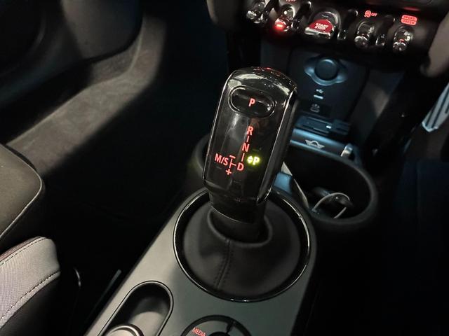 ＭＩＮＩ ジョンクーパーワークス　３ドア　ＡｐｐｌｅＣａｒＰｌａｙ　アクティブクルーズ　ヘッドアップディスプレイ　シートヒーター　パーキングアシスト　ドライビングモード（22枚目）