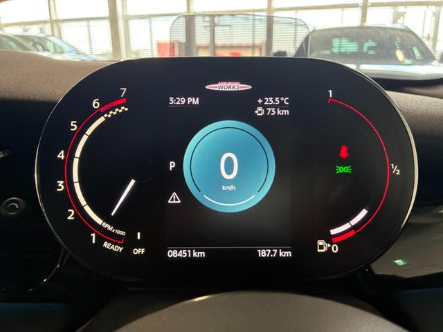 ＭＩＮＩ ジョンクーパーワークス　３ドア　ＡｐｐｌｅＣａｒＰｌａｙ　アクティブクルーズ　ヘッドアップディスプレイ　シートヒーター　パーキングアシスト　ドライビングモード（28枚目）