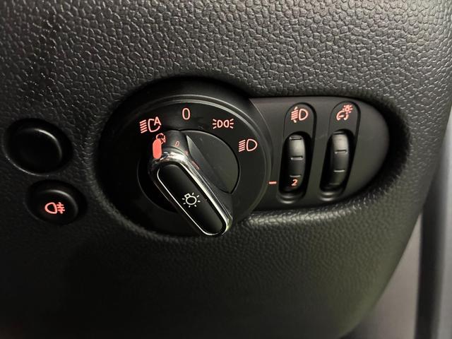 ＭＩＮＩ ジョンクーパーワークス　３ドア　ＡｐｐｌｅＣａｒＰｌａｙ　アクティブクルーズ　ヘッドアップディスプレイ　シートヒーター　パーキングアシスト　ドライビングモード（30枚目）