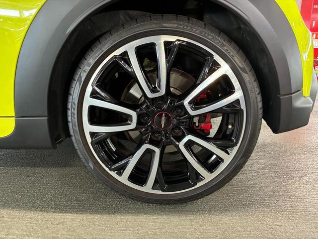 ＭＩＮＩ ジョンクーパーワークス　３ドア　ＡｐｐｌｅＣａｒＰｌａｙ　アクティブクルーズ　ヘッドアップディスプレイ　シートヒーター　パーキングアシスト　ドライビングモード（34枚目）