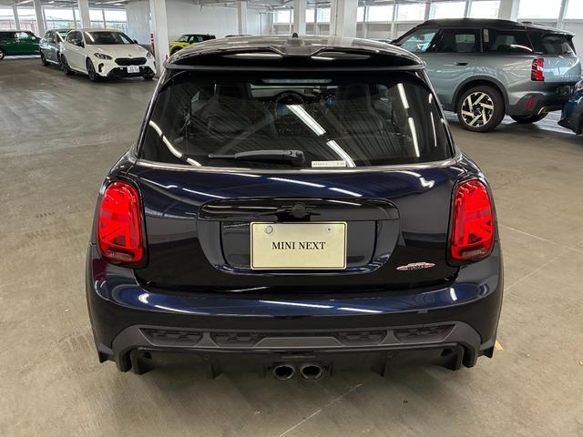 ＭＩＮＩ ジョンクーパーワークス　３ドア　ＡｐｐｌｅＣａｒＰｌａｙ　アクティブクルーズ　ヘッドアップディスプレイ　シートヒーター　パーキングアシスト　ドライビングモード（7枚目）