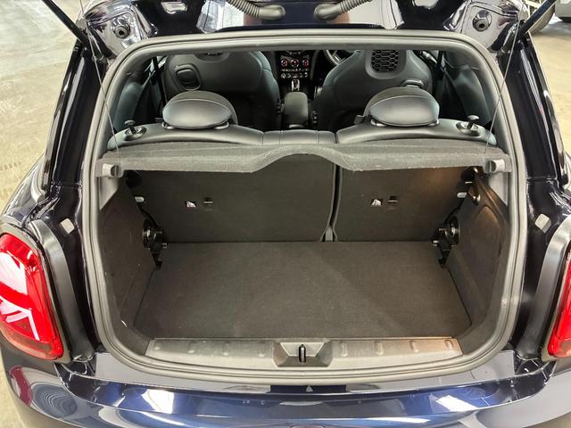 ＭＩＮＩ ジョンクーパーワークス　３ドア　ＡｐｐｌｅＣａｒＰｌａｙ　アクティブクルーズ　ヘッドアップディスプレイ　シートヒーター　パーキングアシスト　ドライビングモード（9枚目）