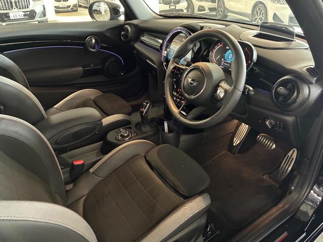 ＭＩＮＩ ジョンクーパーワークス　３ドア　ＡｐｐｌｅＣａｒＰｌａｙ　アクティブクルーズ　ヘッドアップディスプレイ　シートヒーター　パーキングアシスト　ドライビングモード（10枚目）