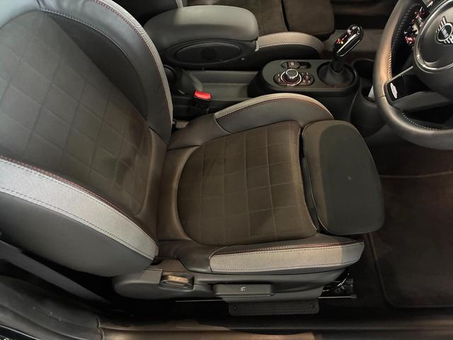 ＭＩＮＩ ジョンクーパーワークス　３ドア　ＡｐｐｌｅＣａｒＰｌａｙ　アクティブクルーズ　ヘッドアップディスプレイ　シートヒーター　パーキングアシスト　ドライビングモード（11枚目）