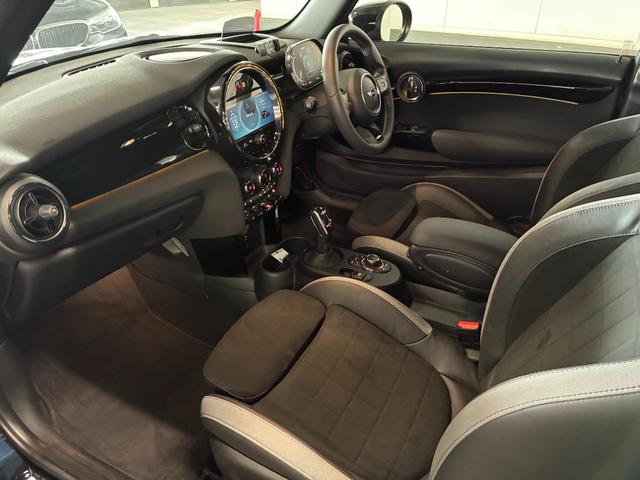 ＭＩＮＩ ジョンクーパーワークス　３ドア　ＡｐｐｌｅＣａｒＰｌａｙ　アクティブクルーズ　ヘッドアップディスプレイ　シートヒーター　パーキングアシスト　ドライビングモード（12枚目）