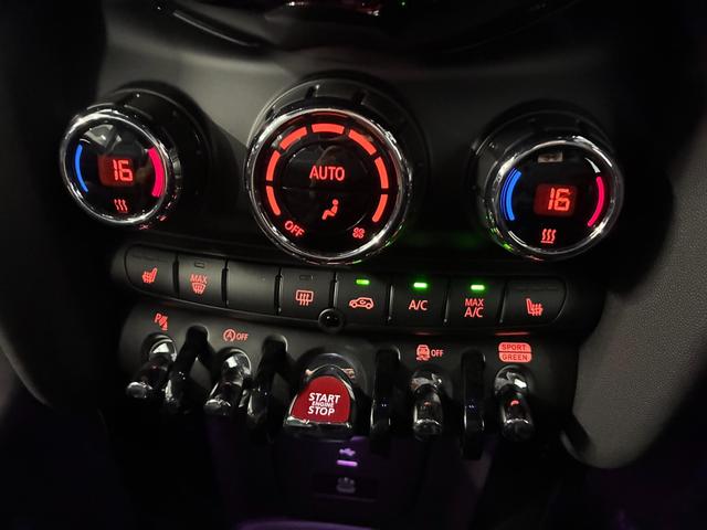 ＭＩＮＩ ジョンクーパーワークス　３ドア　ＡｐｐｌｅＣａｒＰｌａｙ　アクティブクルーズ　ヘッドアップディスプレイ　シートヒーター　パーキングアシスト　ドライビングモード（17枚目）