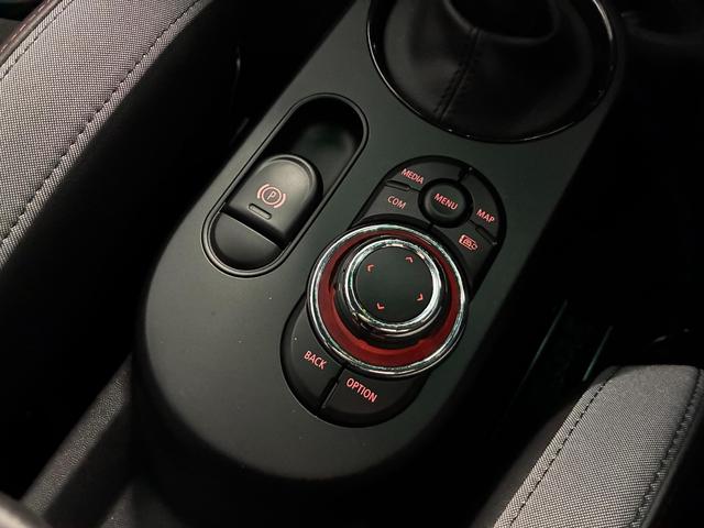 ＭＩＮＩ ジョンクーパーワークス　３ドア　ＡｐｐｌｅＣａｒＰｌａｙ　アクティブクルーズ　ヘッドアップディスプレイ　シートヒーター　パーキングアシスト　ドライビングモード（20枚目）