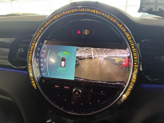 ＭＩＮＩ ジョンクーパーワークス　３ドア　ＡｐｐｌｅＣａｒＰｌａｙ　アクティブクルーズ　ヘッドアップディスプレイ　シートヒーター　パーキングアシスト　ドライビングモード（23枚目）