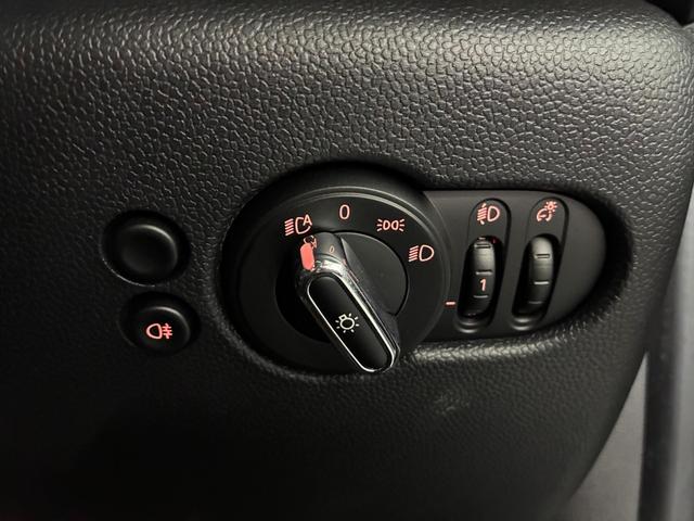 ＭＩＮＩ ジョンクーパーワークス　３ドア　ＡｐｐｌｅＣａｒＰｌａｙ　アクティブクルーズ　ヘッドアップディスプレイ　シートヒーター　パーキングアシスト　ドライビングモード（27枚目）