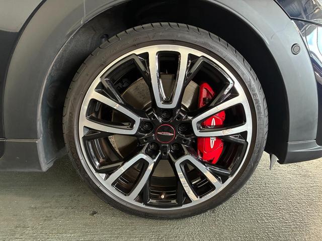 ＭＩＮＩ ジョンクーパーワークス　３ドア　ＡｐｐｌｅＣａｒＰｌａｙ　アクティブクルーズ　ヘッドアップディスプレイ　シートヒーター　パーキングアシスト　ドライビングモード（29枚目）