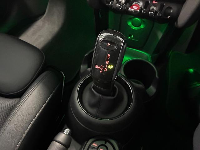 ＭＩＮＩ クーパーＤ　ピカデリーエディション　クーパーＤ　５ドア　ピカデリーエディション　ＤＣＴ　純正ナビ　レザレットシート　シートヒーター　専用ストライプ（23枚目）