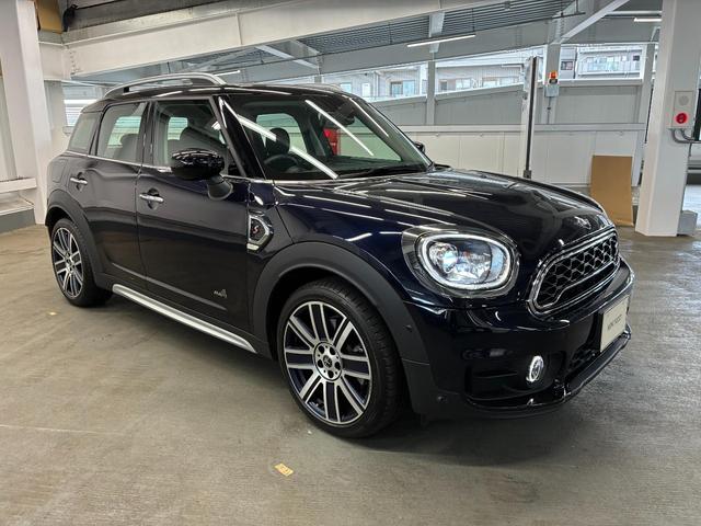 MINI クーパーSD クロスオーバー オール4 4WD Yoursパッケージ 本革シート 電動シート アクティブクルーズ パドルシフト 専用19インチホイール(7枚目)