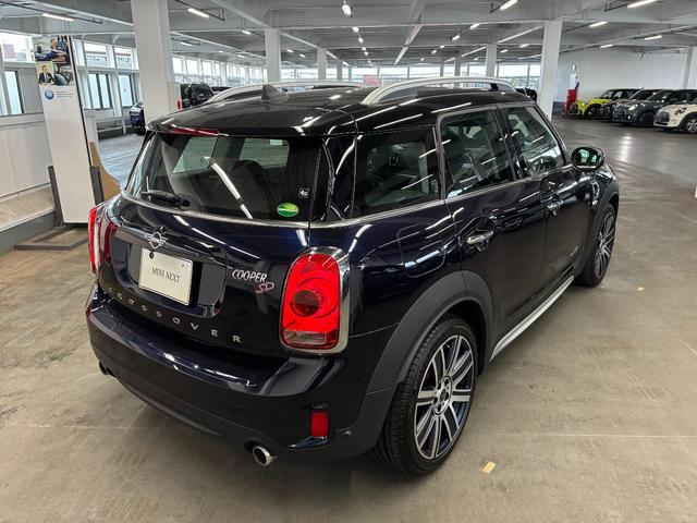 MINI クーパーSD クロスオーバー オール4 4WD Yoursパッケージ 本革シート 電動シート アクティブクルーズ パドルシフト 専用19インチホイール(9枚目)