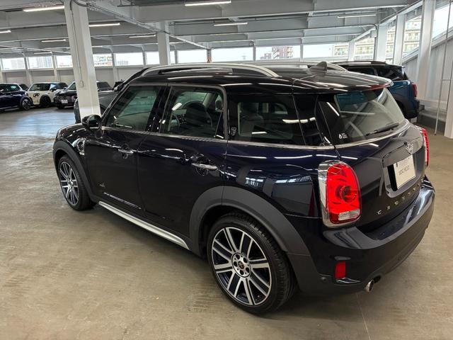 MINI クーパーSD クロスオーバー オール4 4WD Yoursパッケージ 本革シート 電動シート アクティブクルーズ パドルシフト 専用19インチホイール(11枚目)