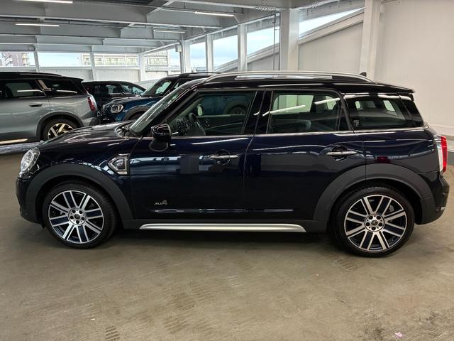 MINI クーパーSD クロスオーバー オール4 4WD Yoursパッケージ 本革シート 電動シート アクティブクルーズ パドルシフト 専用19インチホイール(12枚目)