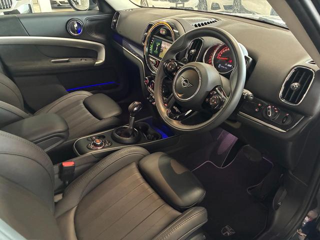 MINI クーパーSD クロスオーバー オール4 4WD Yoursパッケージ 本革シート 電動シート アクティブクルーズ パドルシフト 専用19インチホイール(15枚目)