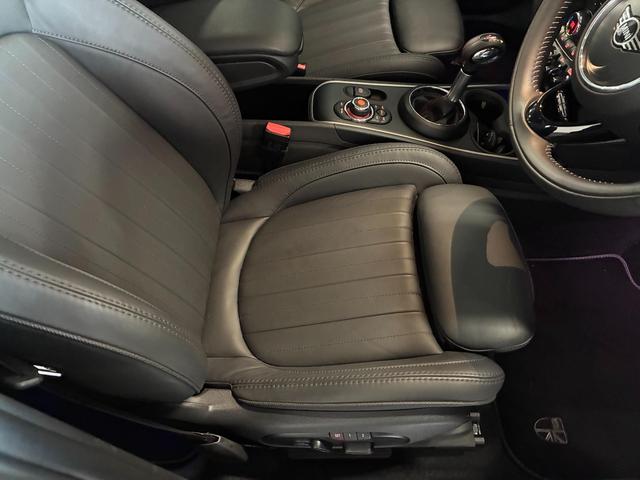 MINI クーパーSD クロスオーバー オール4 4WD Yoursパッケージ 本革シート 電動シート アクティブクルーズ パドルシフト 専用19インチホイール(16枚目)