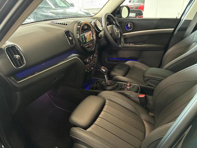 MINI クーパーSD クロスオーバー オール4 4WD Yoursパッケージ 本革シート 電動シート アクティブクルーズ パドルシフト 専用19インチホイール(18枚目)