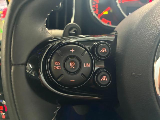 MINI クーパーSD クロスオーバー オール4 4WD Yoursパッケージ 本革シート 電動シート アクティブクルーズ パドルシフト 専用19インチホイール(23枚目)