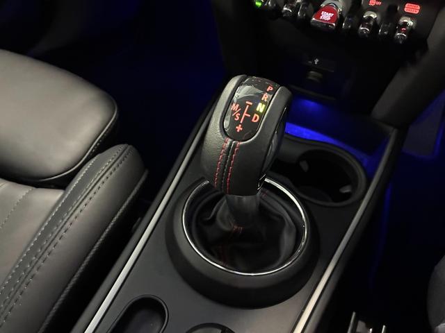 MINI クーパーSD クロスオーバー オール4 4WD Yoursパッケージ 本革シート 電動シート アクティブクルーズ パドルシフト 専用19インチホイール(27枚目)