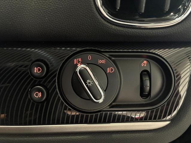 MINI クーパーSD クロスオーバー オール4 4WD Yoursパッケージ 本革シート 電動シート アクティブクルーズ パドルシフト 専用19インチホイール(35枚目)