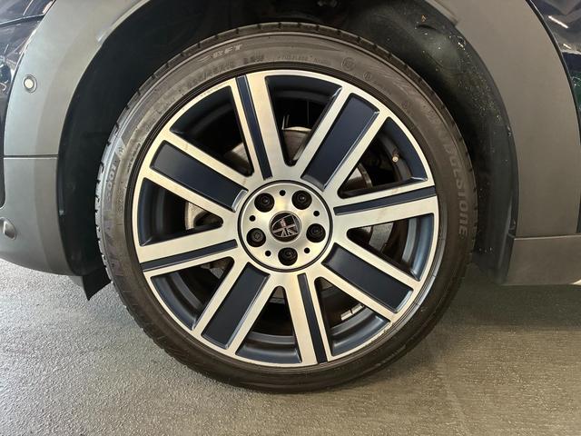 MINI クーパーSD クロスオーバー オール4 4WD Yoursパッケージ 本革シート 電動シート アクティブクルーズ パドルシフト 専用19インチホイール(40枚目)