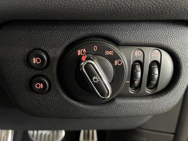 MINI クラブマン・サヴィル・ロウ・エディション 特別仕様車 シートヒーター アクティブクルーズ ドライビングモード(31枚目)