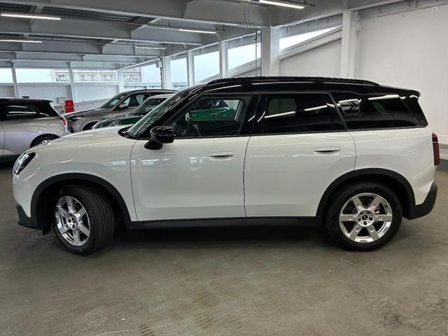 ＭＩＮＩ カントリーマン　Ｃ　ＤＣＴ　元試乗車　Ｍパッケージ　電動シート　ｈａｒｍａｎ／ｋａｒｄｏｎ（7枚目）