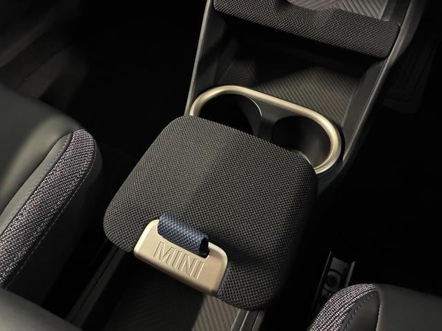 ＭＩＮＩ カントリーマン　Ｃ　ＤＣＴ　元試乗車　Ｍパッケージ　電動シート　ｈａｒｍａｎ／ｋａｒｄｏｎ（19枚目）