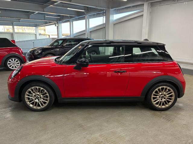 MINI クーパー C 3ドア DCT 元試乗車 FaovuredTRIM CarPlay アクティブクルーズ(7枚目)