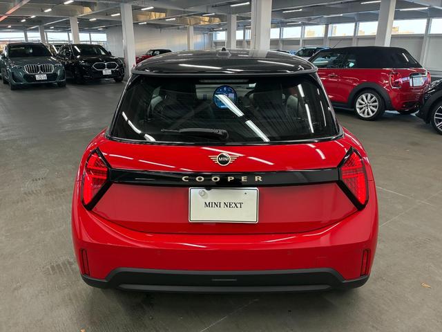 MINI クーパー C 3ドア DCT 元試乗車 FaovuredTRIM CarPlay アクティブクルーズ(8枚目)
