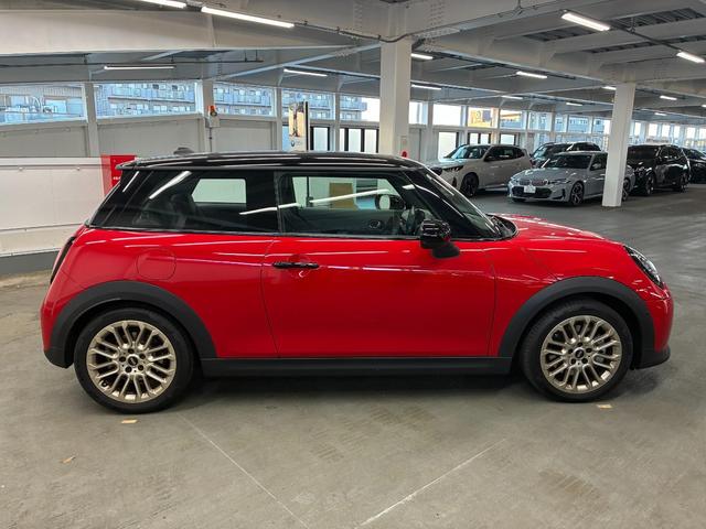 MINI クーパー C 3ドア DCT 元試乗車 FaovuredTRIM CarPlay アクティブクルーズ(9枚目)
