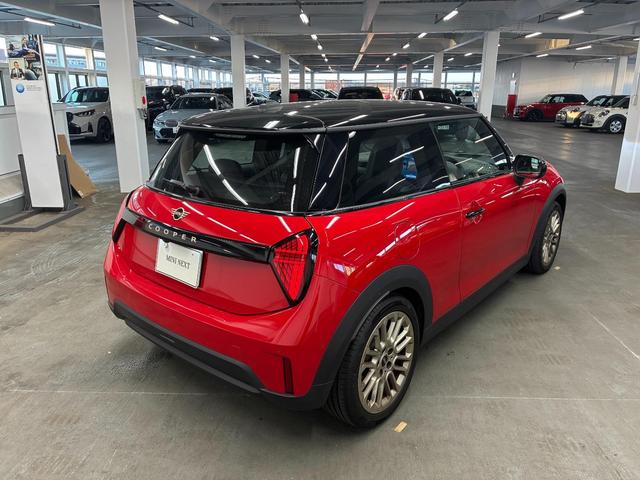 MINI クーパー C 3ドア DCT 元試乗車 FaovuredTRIM CarPlay アクティブクルーズ(13枚目)