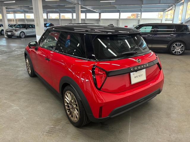 MINI クーパー C 3ドア DCT 元試乗車 FaovuredTRIM CarPlay アクティブクルーズ(14枚目)