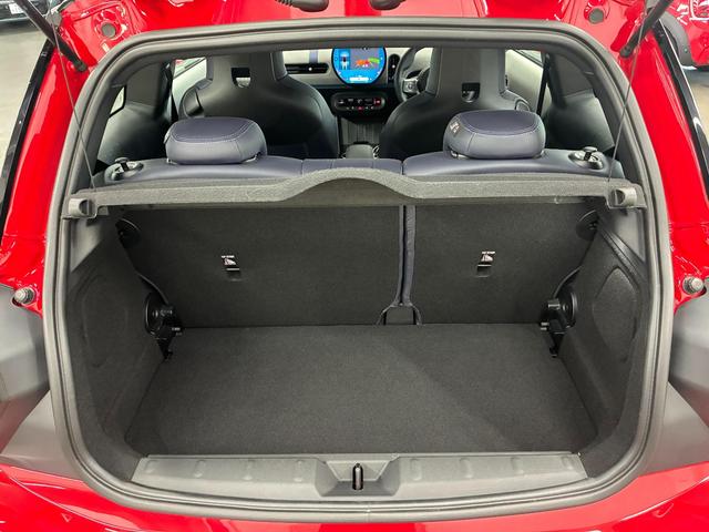MINI クーパー C 3ドア DCT 元試乗車 FaovuredTRIM CarPlay アクティブクルーズ(18枚目)