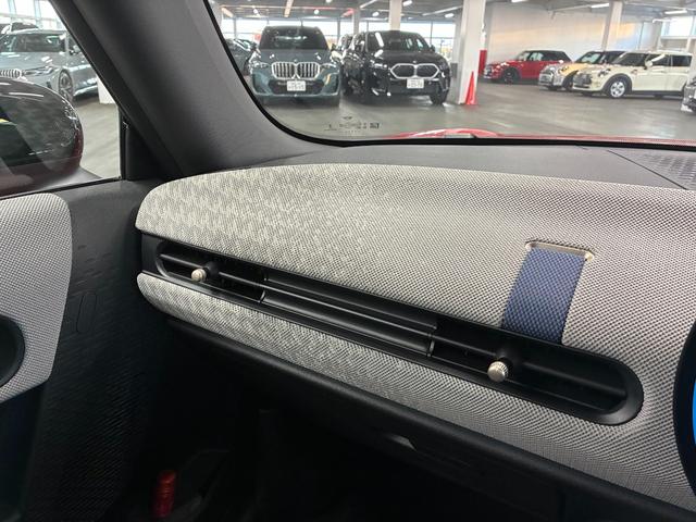 MINI クーパー C 3ドア DCT 元試乗車 FaovuredTRIM CarPlay アクティブクルーズ(32枚目)