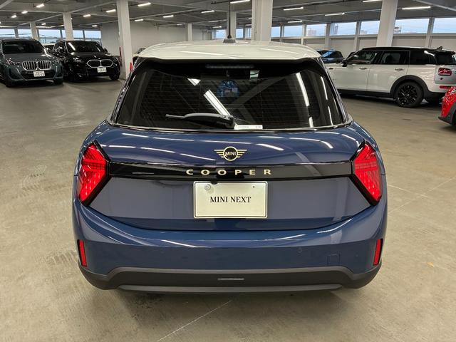 MINI クーパーC クラシック・トリム 5ドア DCT ClassicTRIM CarPlay 純正ナビ シートヒーター ワンオーナー(8枚目)