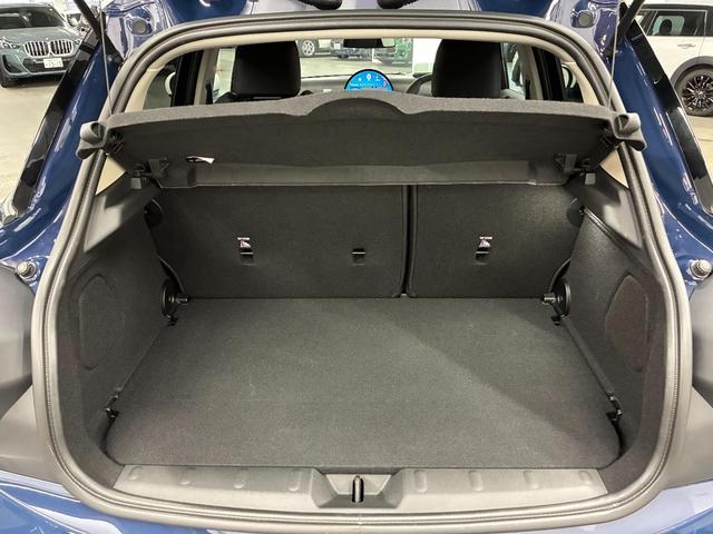 MINI クーパーC クラシック・トリム 5ドア DCT ClassicTRIM CarPlay 純正ナビ シートヒーター ワンオーナー(18枚目)