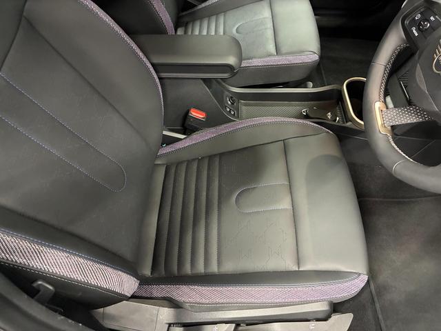 MINI クーパーC クラシック・トリム 5ドア DCT ClassicTRIM CarPlay 純正ナビ シートヒーター ワンオーナー(20枚目)