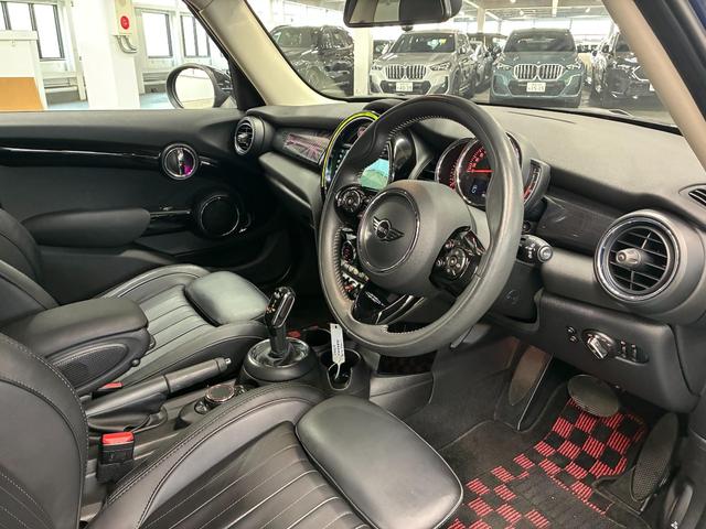 MINI クーパーS 5ドア DCT YoursPKG 専用18AW 本革シート アクティブクルーズ(18枚目)