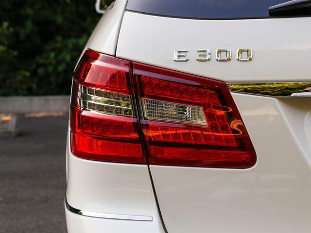 E300T 4MATIC AV 毎年D整備記録有 タイヤ新品(19枚目)