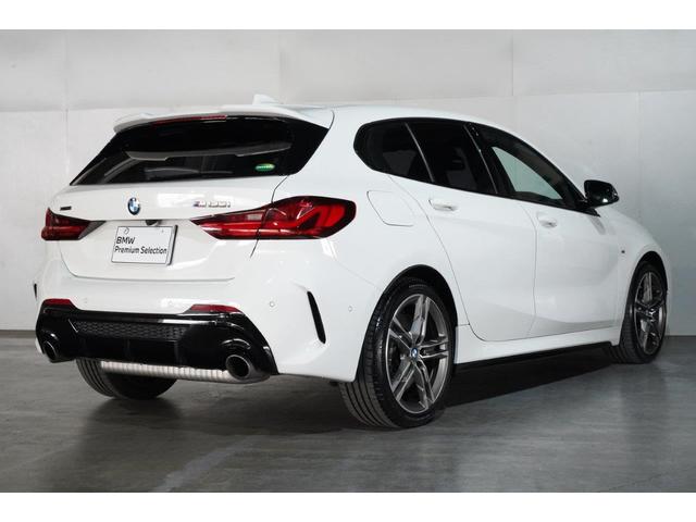 １シリーズ ｂｍｗ ｍ１３５ｉ ｘｄｒｉｖｅ 認定中古車 ２０２１年モデル １８インチ アロイホイール ストレージ パッケージ 車線逸脱警告 衝突軽減ブレーキ スマートキーの中古車詳細 中古車検索ならkurutown クルタウン