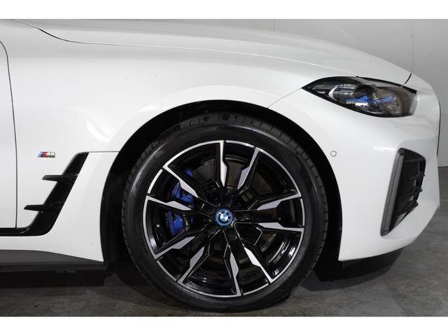 ｉ４ Ｍ５０　ＢＭＷ認定中古車　２０２３年モデル　電気自動車　税制優遇車両　東京都／初度登録より５年間自動車税免税　ブラックレザーシード　前後バンパーセンサー　バックアイカメラ　プライバシーガラス　スマートキー（5枚目）