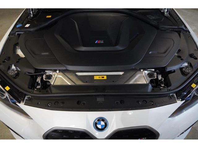 ｉ４ Ｍ５０　ＢＭＷ認定中古車　２０２３年モデル　電気自動車　税制優遇車両　東京都／初度登録より５年間自動車税免税　ブラックレザーシード　前後バンパーセンサー　バックアイカメラ　プライバシーガラス　スマートキー（10枚目）