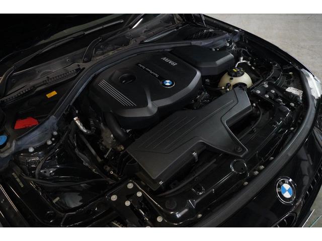 ３１８ｉツーリング　Ｍスポーツ　エディションシャドー　ＢＭＷ認定中古車　２０１８年モデル　ブラック・レザーシート　シートヒーター　マルチ液晶ディスプレイ　１９インチ・アロイホイール　ダークカーボン・インテリアトリム　前後バンパーセンサー　バックカメラ(8枚目)