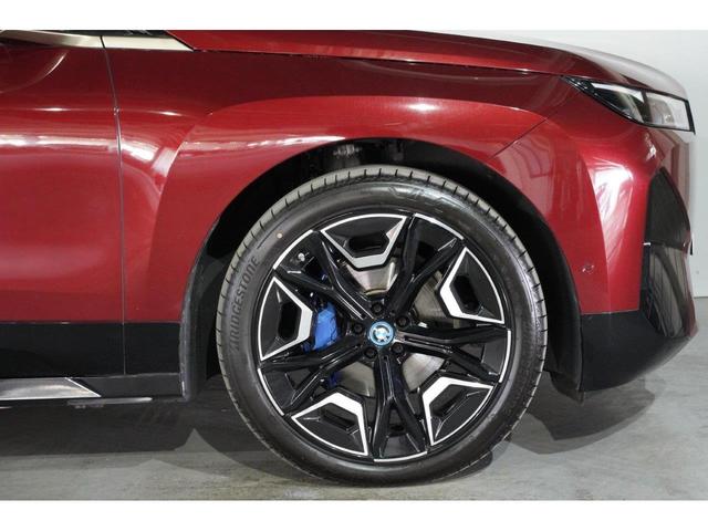 ｉＸ ｘＤｒｉｖｅ　５０　ＢＭＷ認定中古車　２０２２年モデル　ラウンジ・パッケージ　テクノロジー・パッケージ　　スポーツ・パッケージ　アクティブ・クルーズ・コントロール（ＡＣＣ）２２インチ・アロイホイール　衝突軽減ブレーキ（5枚目）