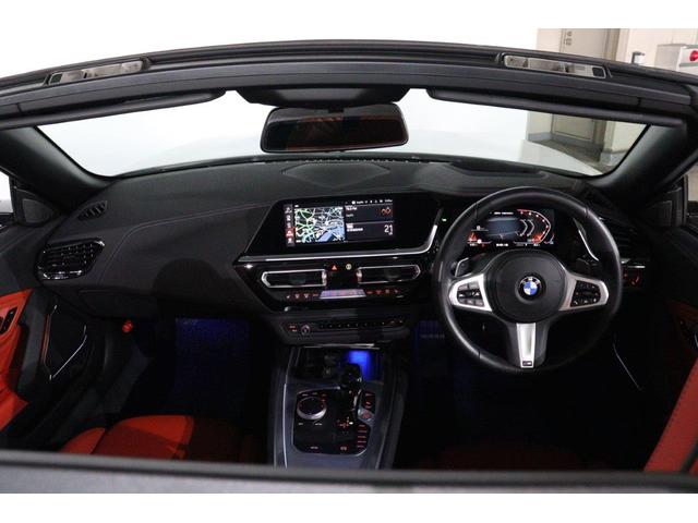 Ｚ４ Ｍ４０ｉ　ＢＭＷ認定中古車　２０２３年モデル　マグマレッド・レザーシート　シートヒーター　アルミメッシュ・インテリアトリム　ＬＥＤヘッドライト　電動幌　車線逸脱警告　衝突軽減ブレーキ　スマートキー（11枚目）