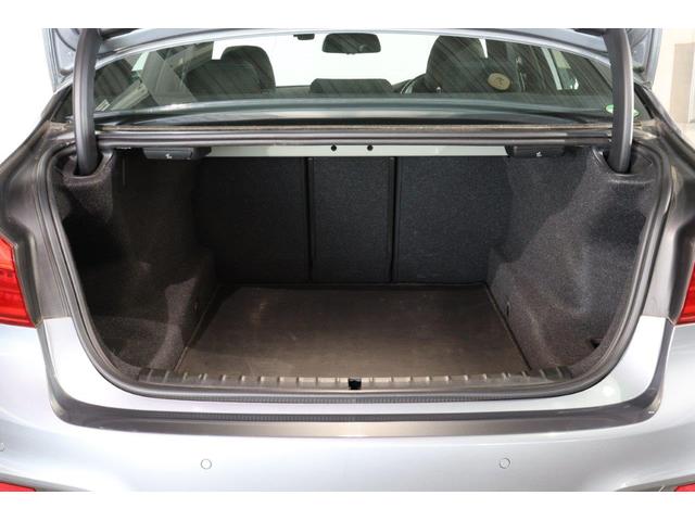 ５シリーズ ５２３ｄ　ｘＤｒｉｖｅ　Ｍスピリット　ＢＭＷ認定中古車　車線逸脱警告　衝突軽減ブレーキ　アクティブ・クルーズ・コントロール（ＡＣＣ）ＬＥＤヘッドライト　全周囲カメラ（３６０度ビュー）前後バンパーセンサー　ヘッドアップ・ディスプレイ　４ＷＤ（17枚目）