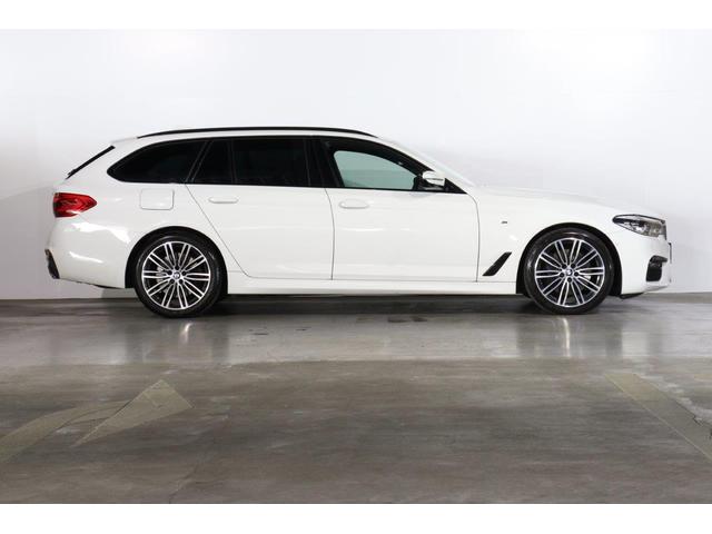５シリーズ ５３０ｉツーリング　Ｍスポーツ　ＢＭＷ認定中古車　車線逸脱警告　衝突軽減ブレーキ　ブラックレザーシート　アクティブクルーズコントロール　１９インチアルミ（4枚目）