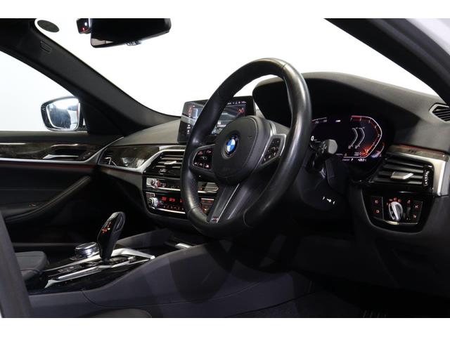 ５シリーズ ５３０ｉツーリング　Ｍスポーツ　ＢＭＷ認定中古車　車線逸脱警告　衝突軽減ブレーキ　ブラックレザーシート　アクティブクルーズコントロール　１９インチアルミ（18枚目）